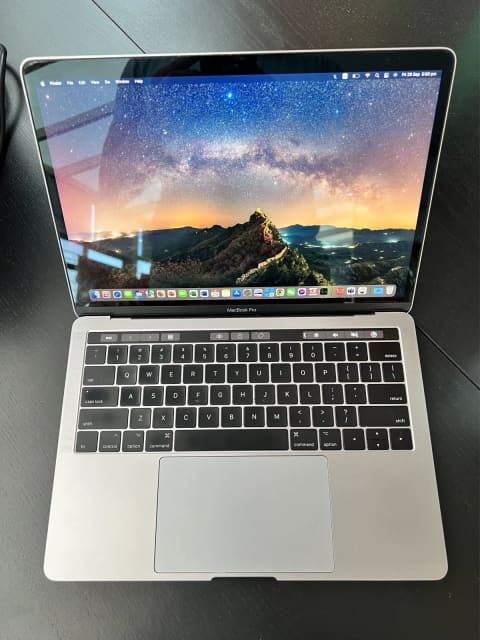 MacBook Pro 13 inch 2017 space grey Touch Bar with i7/16GB/512GB