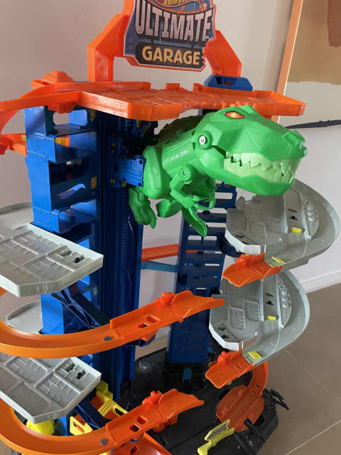 hot wheels dino track