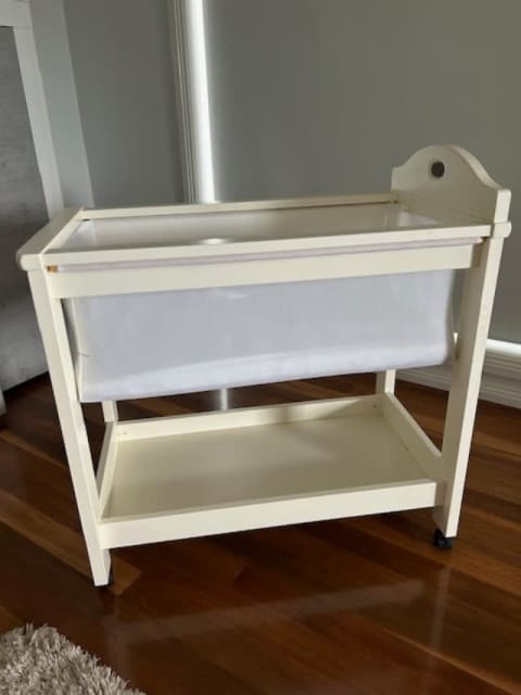 Boori hotsell bassinet white