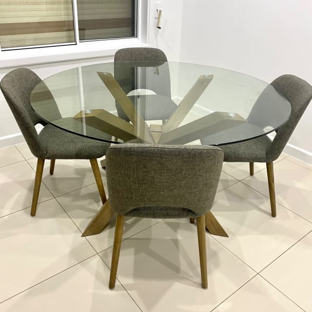 Focus On Furniture Round Glass Dining Table with Chairs Dining Tables