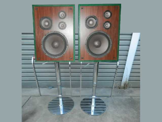 Pair Of Speaker Speakers in Reservoir VIC