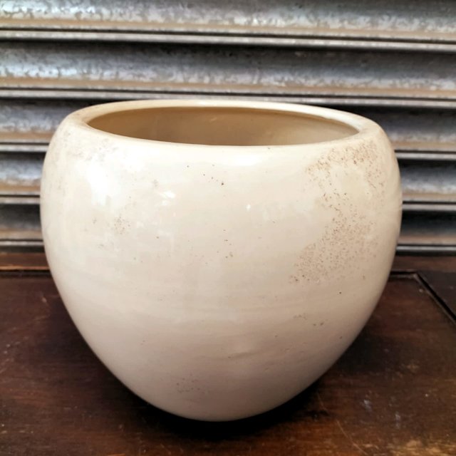 Large Beige ceramic plant pot with drainage hole. Pots & Garden Beds