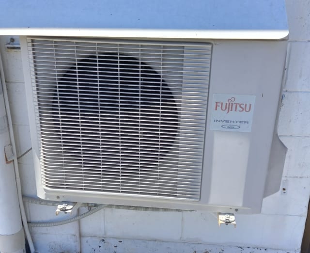 Fujitsu inverter split system 6kW heat 5kW cool Air Conditioning