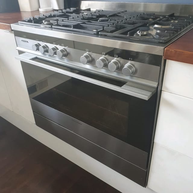 Oven electric 90cm free standing with gas cooktop Fisher and Paykel