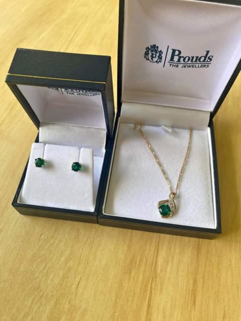 Emerald on sale necklace prouds