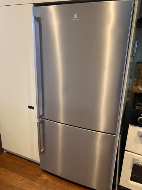 electrolux 510l bottom mount fridge