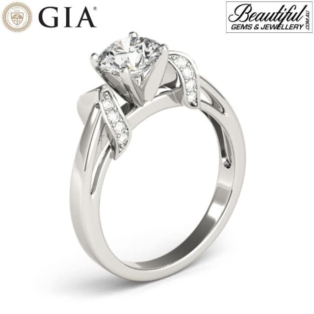 1.04Carats Diamond Engagement Ring with ShoulderSet Diamonds in 18k