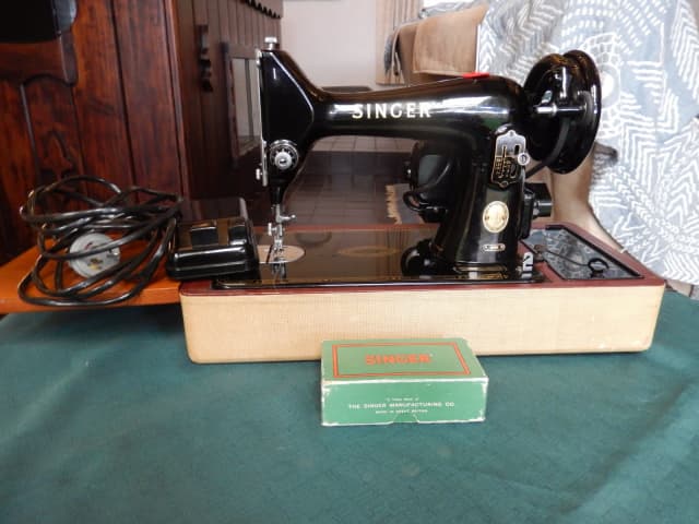 SINGER SEWING MACHINE - Collectables In Bunbury WA | Gumtree Australia