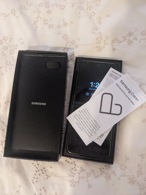 SUPREME RED CREAM LOGO Samsung Galaxy S21 FE Case