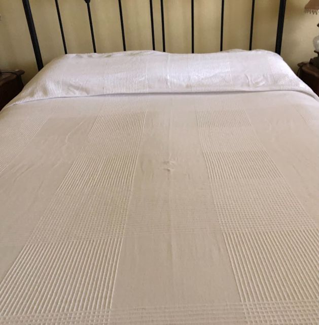 White Bed Cover Vintage Queen/King Manchester & Textiles Gumtree