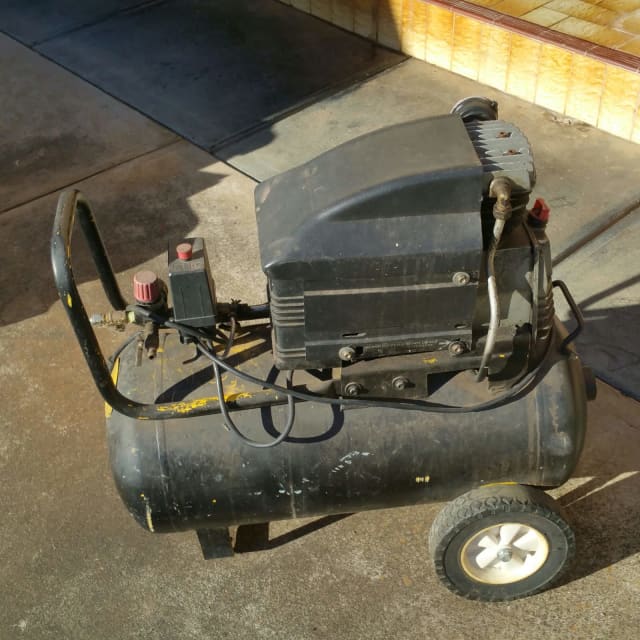 air compressor small just blowing air doesnt shut off at the tank