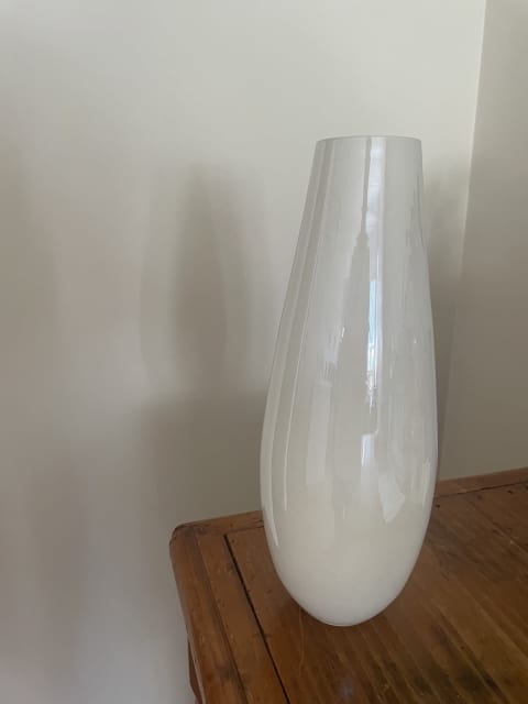 Vase pearlescent white. Wheel Barrow. Vases Bowls