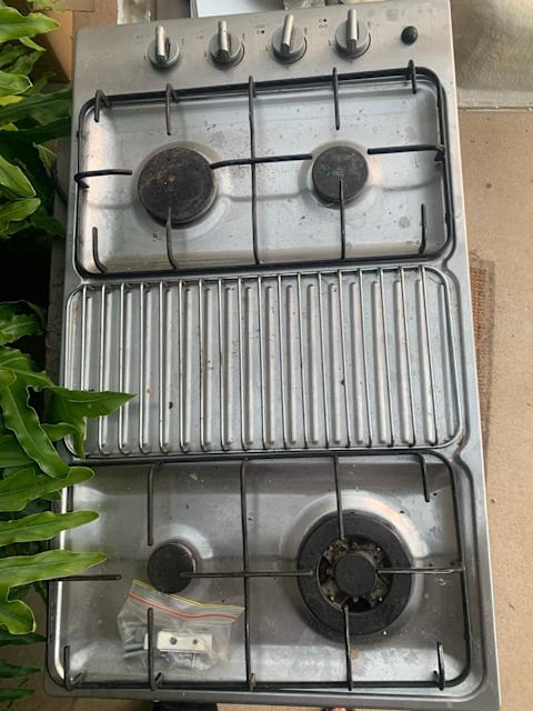 Gas 4 burner hob with middle rack - Cooktops & Rangehoods in Kinross WA ...