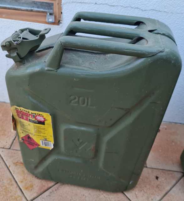 Jerry Can. Steel. Metal Jerry Can. Very Little Use. 20ltrs. Oil