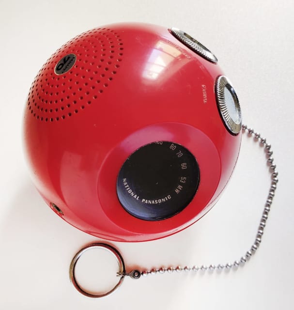 Vintage National Panasonic R70 PANAPET Transistor Radio 1970s