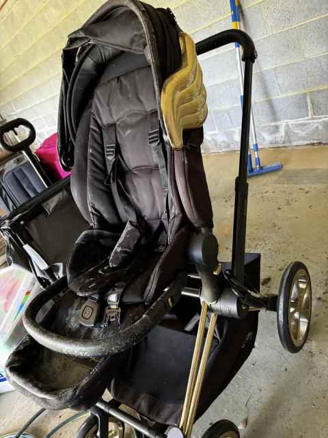 Cybex x Jeremy Scott black and gold wing pram FREE - Prams & Strollers ...