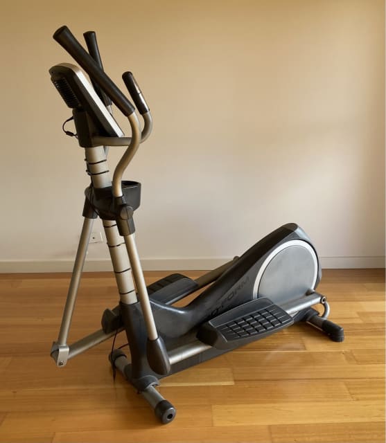 ProForm 300 ZLE FullSize, GymQuality, Elliptical Trainer Gym