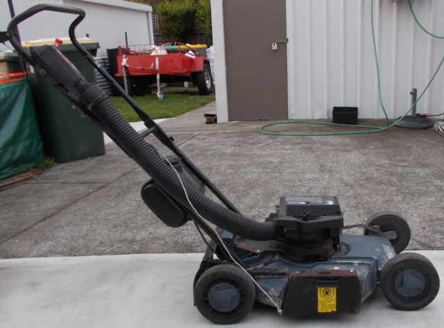 A Victa Mulchmaster 550 vari-speed self propelled motor mower - Other ...