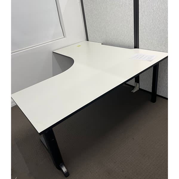 Our Price 180 RRP 600 Corner desk, office desk manager desk Desks
