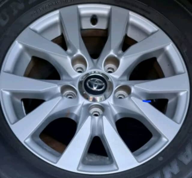 2x TOYOTA LANDCRUISER 200 ALLOY WHEELS 18INCH GENUINE 18X8 ET56 SPARE ...