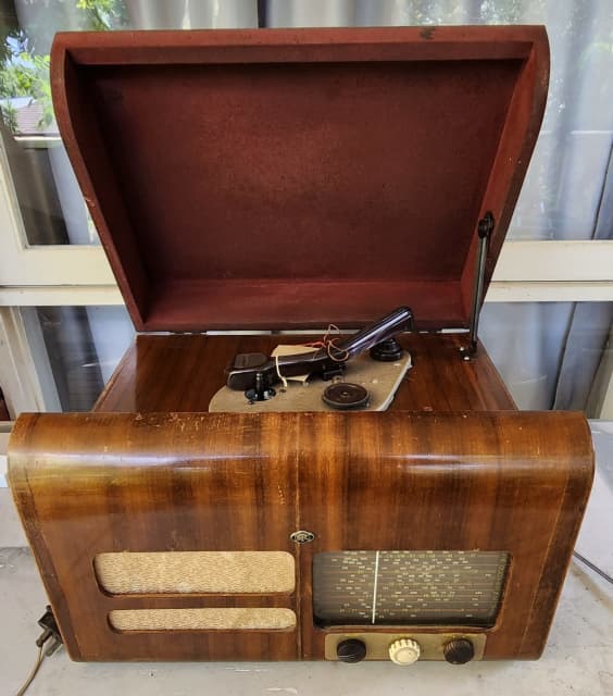 STC Hit Tune A4100RB Valve Radio and 78 Turntable Aus 1950s Radios