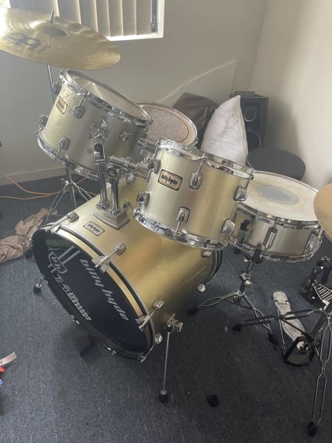 Billy hyde store drum kit