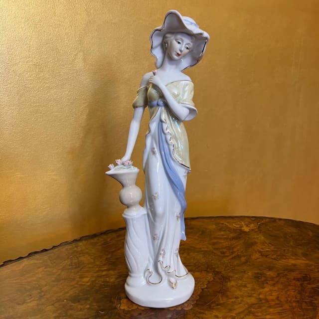 Vintage Lady Porcelain Figurine Other Antiques, Art & Collectables