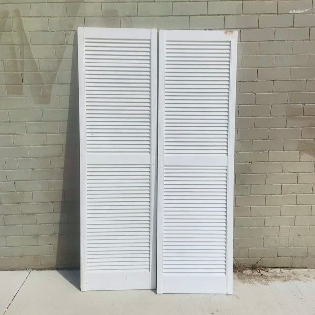 Pair 182.5 x 53.5cm white timber louvre doors bifold LOUVRES cupboards