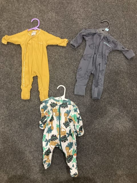 Newborn size 0000 clothes bundle, including Bonds Wondersuits | Baby ...