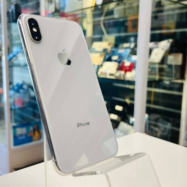 iPhone X Silver 64 GB au-