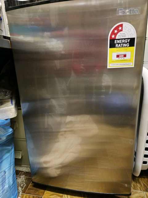 esatto 92l bar freezer