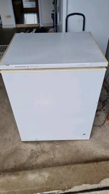 kelvinator 210l chest freezer