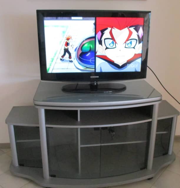 RETRO SWIVEL TOP TV STAND WITH SHELVES & CUPBOARDS & WORKING TV