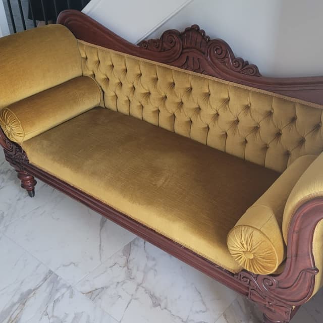 Antique stunning diamond buttoned mustard velvet lounge/sofa/chaise