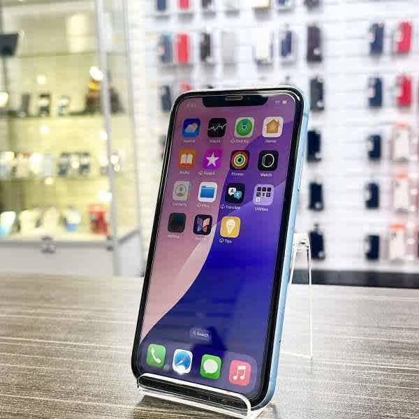 iPhone XR 64G Blue Cracked Back AU Model Warranty Unlocked Invoice