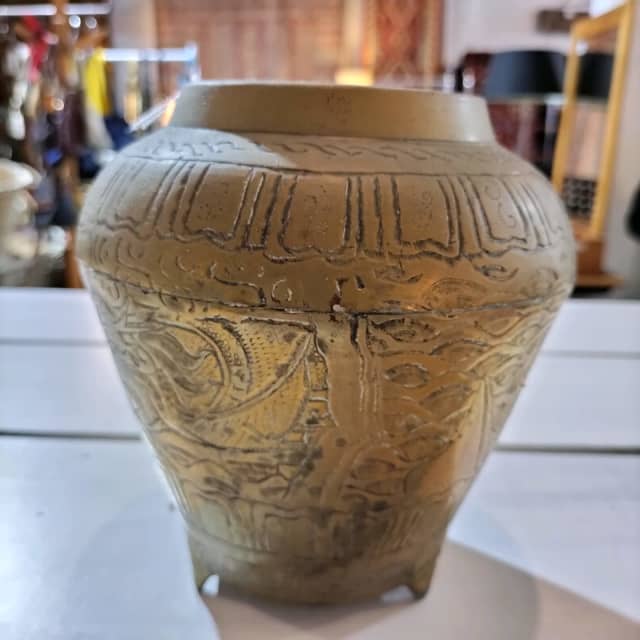 Vintage etched brass plant pot with drainage hole. Pots & Garden Beds