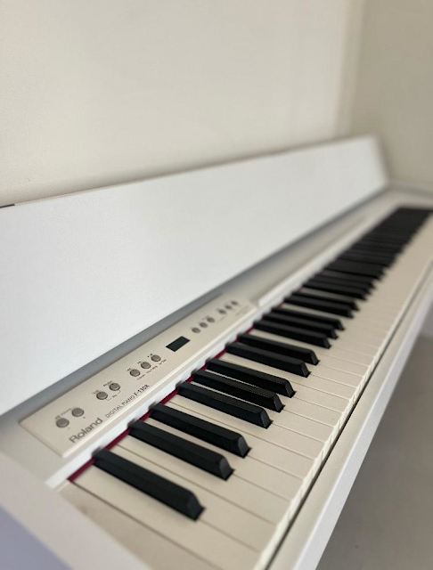 Roland F-130ホワイト電子ピアノ Roland F-130ホワイト電子ピアノ