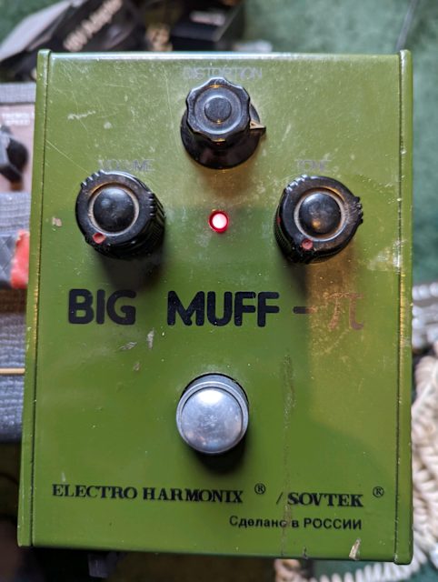 Electro-Harmonix Sovtek &amp;quot;Green Russian&amp;quot; Big Muff Pi Fuzz Bubble Font P ...