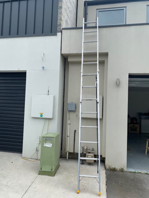 2 Story Aluminium Extension Ladder | Ladders & Scaffolding | Gumtree ...