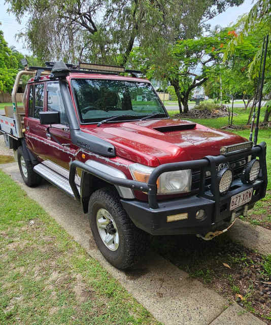 2017 TOYOTA LANDCRUISER GXL (4x4) 5 SP MANUAL DOUBLE C/CHAS Cars