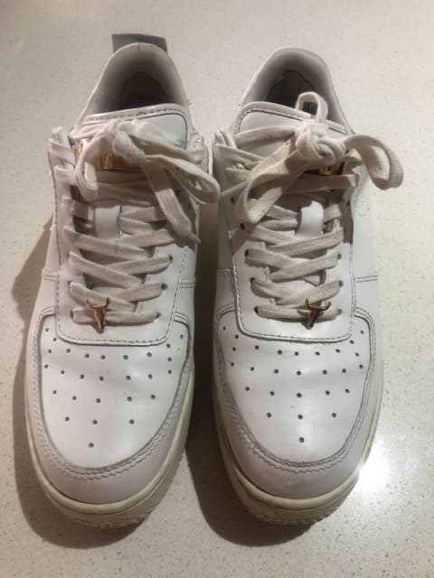 ladies sneakers size 9