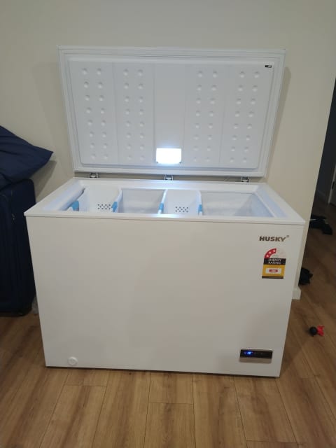 husky chest freezer 295l