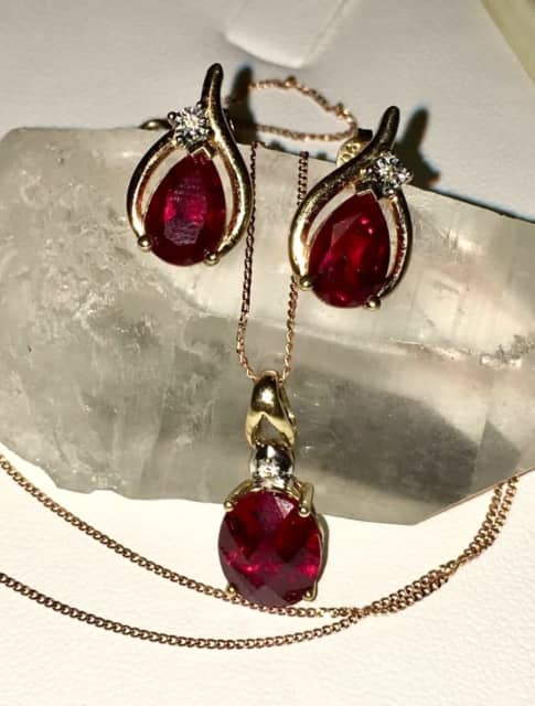 Gorgeous Vintage 9k gold 5.64ct Ruby & diamond necklace Earrings set ...