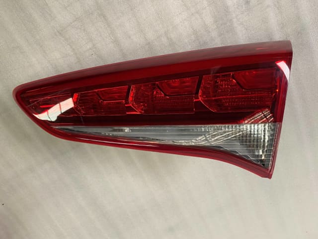 Hyundai TUCSON 92404D7100 LAMP ASSY- REAR INSIDE RH New small Chip ...