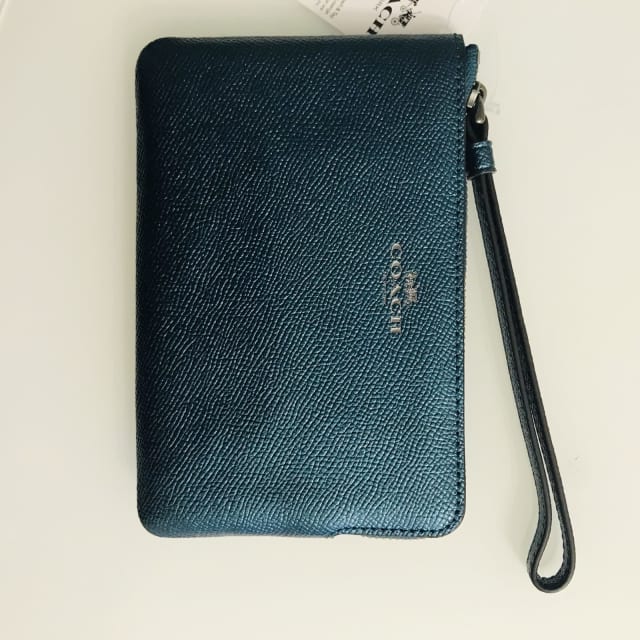 NWT Coach Corner Zip Wristlet Metallic hotsell Sky Blue F21070