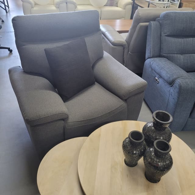 ARMCHAIR ELECTRIC RECLINER HIGH END BARGAIN PENRITH | Armchairs