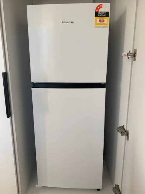 hisense 223l top mount refrigerator