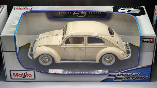 Maisto 1955 VW Kafer Beetle 1:18 Scale Model | Collectables | Gumtree ...