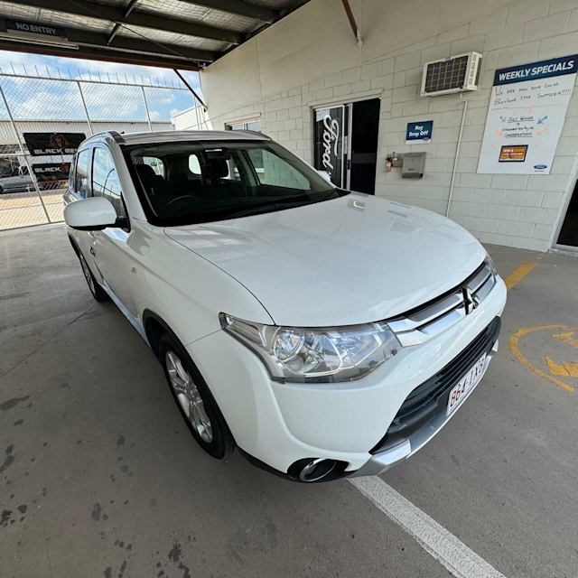 2015 Mitsubishi Outlander ZJ MY14.5 LS 2WD White 6 Speed Constant