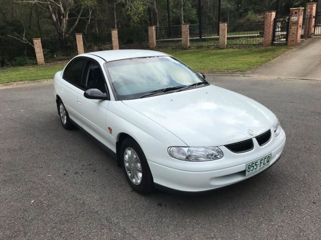 1999 Holden Commodore VT 3.8 Lt V6 Automatic Sedan in Heron White White ...